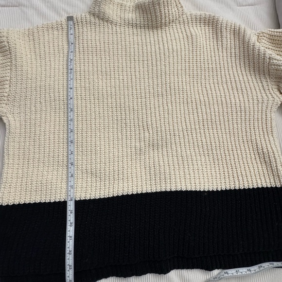 Colorblock Knit Sweater - Picture 3 of 4